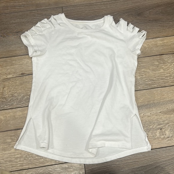 White tee slits on sleeves and on sides where made at home - Picture 2 of 4